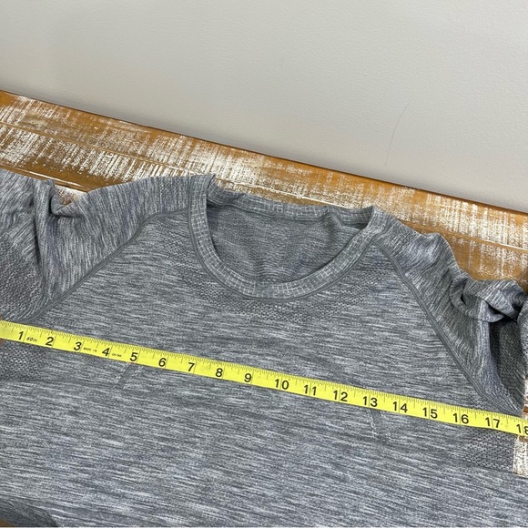 Lululemon Athletica Swiftly Tech Long-Sleeve Shirt 2.0
Hip Length Size 10 - Picture 10 of 12